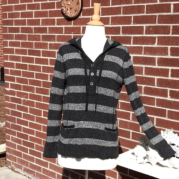 NWOT Tommy Hilfiger Light Grey and Dark Grey Striped Hooded Sweater Size Medium - Picture 1 of 15